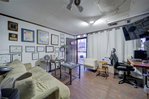 Commercial property in Miami, Florida № 2022737 - photo 14