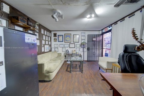 Commercial property in Miami, Florida № 2022737 - photo 12
