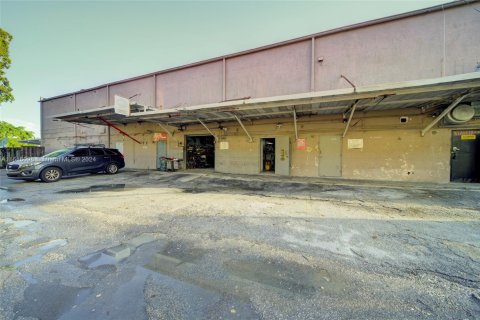 Commercial property in Miami, Florida № 2022737 - photo 24