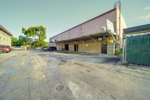 Commercial property in Miami, Florida № 2022737 - photo 25