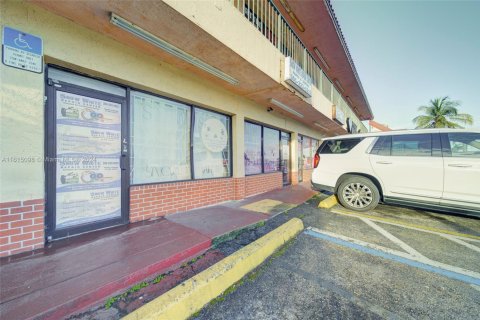 Commercial property in Miami, Florida № 2022737 - photo 27