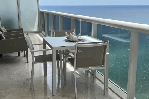 Copropriété à louer à Hallandale Beach, Floride: 3 chambres, 161 m2 № 1127679 - photo 1