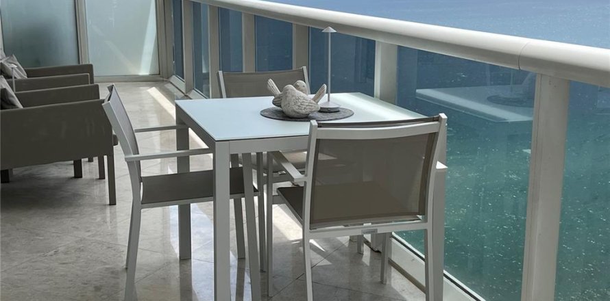 Condo à Hallandale Beach, Floride, 3 chambres № 1127679