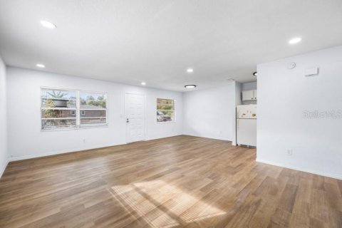 Immobilier commercial à vendre à Clearwater, Floride: 1118.17 m2 № 2113456 - photo 5