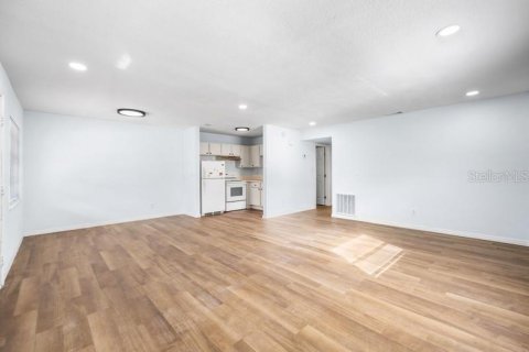 Immobilier commercial à vendre à Clearwater, Floride: 1118.17 m2 № 2113456 - photo 2