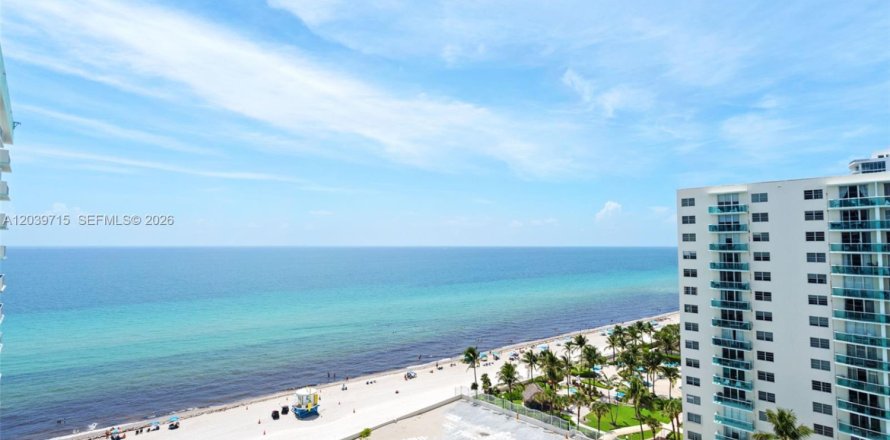 Condo in Hollywood, Florida, 2 bedrooms  № 2240226