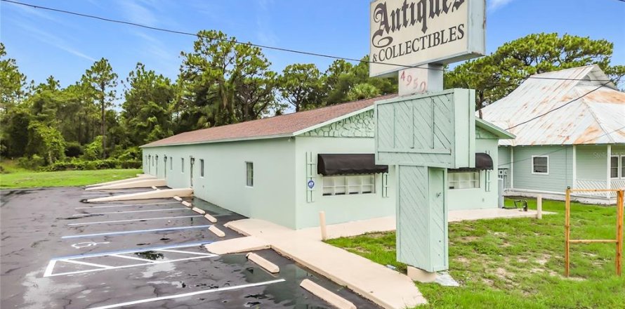 Immobilier commercial à Homosassa, Floride 422.15 m2 № 2377608