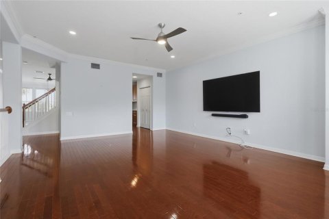 Townhouse in Tampa, Florida 4 bedrooms, 235.97 sq.m. № 2350207 - photo 17