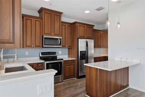 Townhouse in Tampa, Florida 4 bedrooms, 235.97 sq.m. № 2350207 - photo 13
