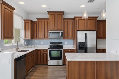 Townhouse in Tampa, Florida 4 bedrooms, 235.97 sq.m. № 2350207 - photo 9