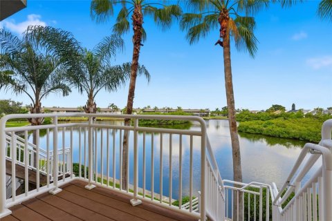 Townhouse in Tampa, Florida 4 bedrooms, 235.97 sq.m. № 2350207 - photo 4
