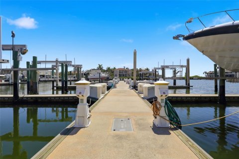 Townhouse in Tampa, Florida 4 bedrooms, 235.97 sq.m. № 2350207 - photo 6