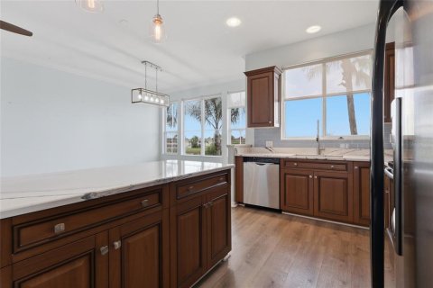 Townhouse in Tampa, Florida 4 bedrooms, 235.97 sq.m. № 2350207 - photo 10