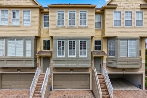 Townhouse in Tampa, Florida 4 bedrooms, 235.97 sq.m. № 2350207 - photo 2