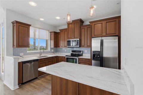Townhouse in Tampa, Florida 4 bedrooms, 235.97 sq.m. № 2350207 - photo 11