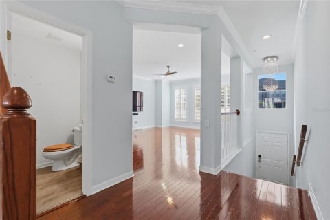 Townhouse in Tampa, Florida 4 bedrooms, 235.97 sq.m. № 2350207 - photo 19