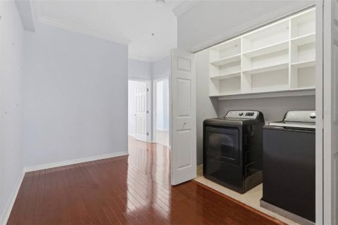 Townhouse in Tampa, Florida 4 bedrooms, 235.97 sq.m. № 2350207 - photo 23