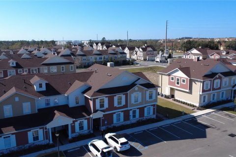 Adosado en venta en Kissimmee, Florida, 5 dormitorios, 197.14 m2 № 1639665 - foto 3