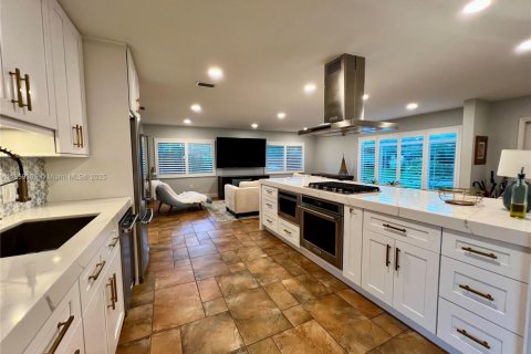 House in Cutler Bay, Florida 3 bedrooms, 163.04 sq.m. № 1889557 - photo 13