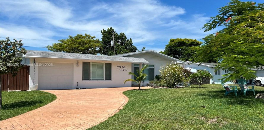 House in Cutler Bay, Florida 3 bedrooms, 163.04 sq.m. № 1889557