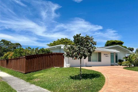 House in Cutler Bay, Florida 3 bedrooms, 163.04 sq.m. № 1889557 - photo 5
