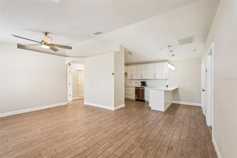 Villa ou maison à vendre à North Port, Floride: 4 chambres, 178.84 m2 № 2097390 - photo 5