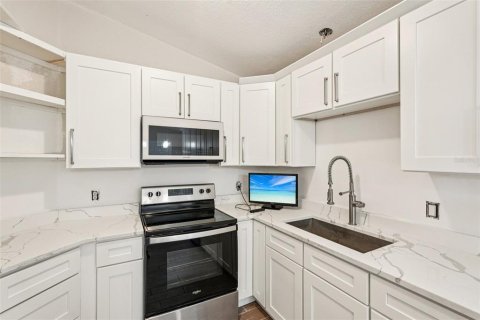 Villa ou maison à vendre à North Port, Floride: 4 chambres, 178.84 m2 № 2097390 - photo 7