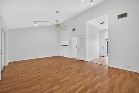 Condo in Winter Haven, Florida, 2 bedrooms № 2143894 - photo 7