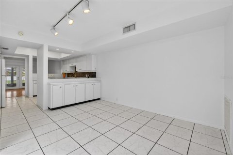 Condo in Winter Haven, Florida, 2 bedrooms № 2143894 - photo 16