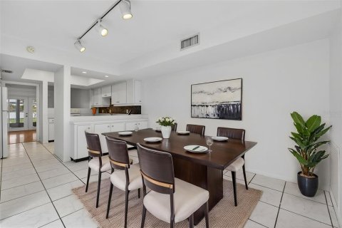 Condo in Winter Haven, Florida, 2 bedrooms № 2143894 - photo 15