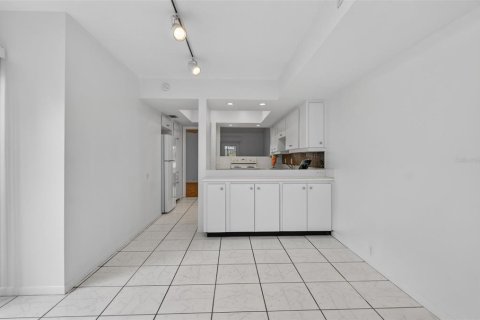 Condo in Winter Haven, Florida, 2 bedrooms № 2143894 - photo 17