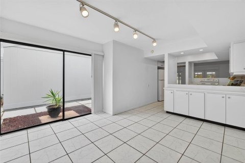 Condo in Winter Haven, Florida, 2 bedrooms № 2143894 - photo 14