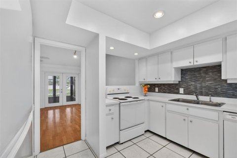 Condo in Winter Haven, Florida, 2 bedrooms № 2143894 - photo 11