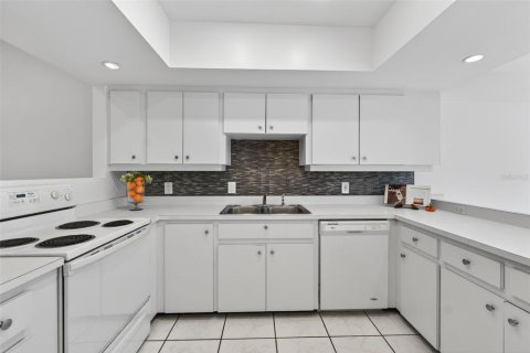 Condo in Winter Haven, Florida, 2 bedrooms № 2143894 - photo 10