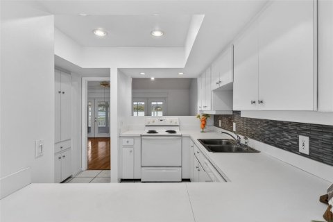 Condo in Winter Haven, Florida, 2 bedrooms № 2143894 - photo 13