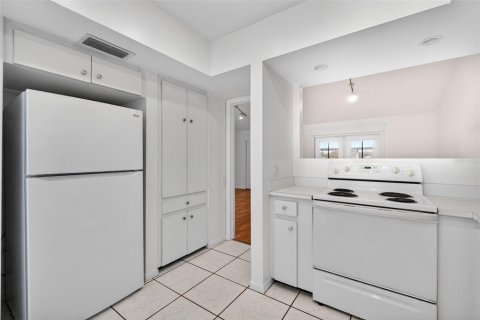Condo in Winter Haven, Florida, 2 bedrooms № 2143894 - photo 12