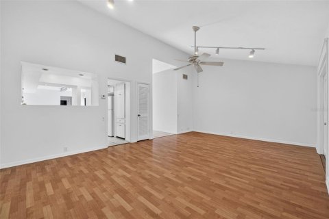 Condo in Winter Haven, Florida, 2 bedrooms № 2143894 - photo 8