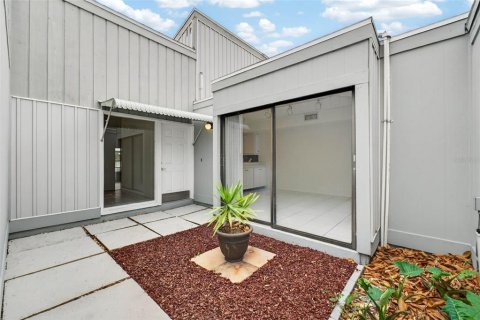Condo in Winter Haven, Florida, 2 bedrooms № 2143894 - photo 3