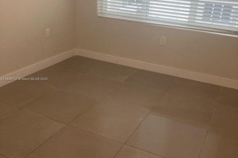 Townhouse in Homestead, Florida 4 bedrooms, 129.88 sq.m. № 1805979 - photo 9