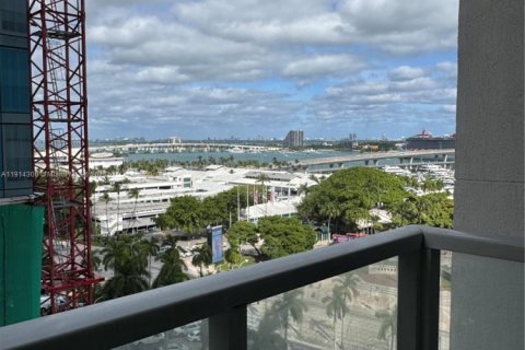 Снять в аренду кондоминиум в Майами, Флорида 1 спальня, 74.88м2, № 1969607 - фото 2