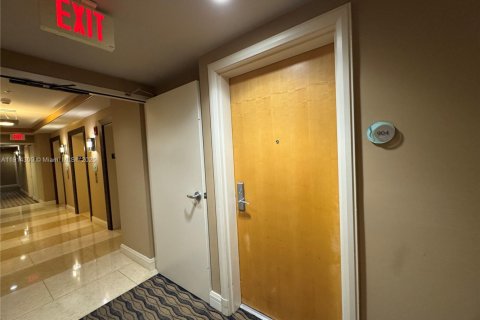 Снять в аренду кондоминиум в Майами, Флорида 1 спальня, 74.88м2, № 1969607 - фото 1