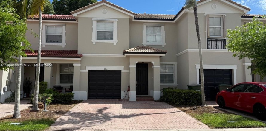 Таунхаус в Хомстед, Флорида 4 спальни, 135.27м2 № 1955337