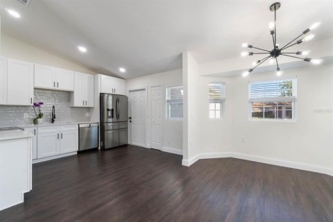 Casa en alquiler en Kissimmee, Florida, 3 dormitorios, 139.73 m2 № 1910324 - foto 4