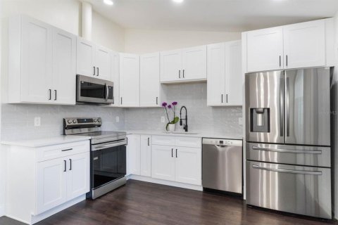 Casa en alquiler en Kissimmee, Florida, 3 dormitorios, 139.73 m2 № 1910324 - foto 8