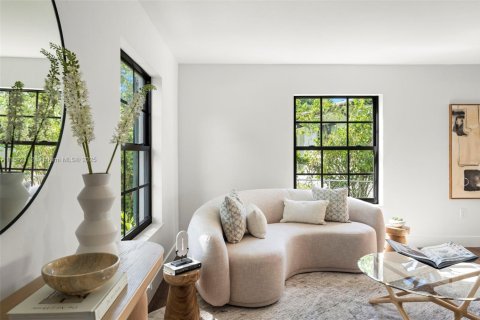 House in Coral Gables, Florida 4 bedrooms, 223.52 sq.m. № 1948044 - photo 4