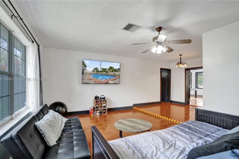 House in Plantation, Florida 4 bedrooms, 203.18 sq.m. № 2002507 - photo 21