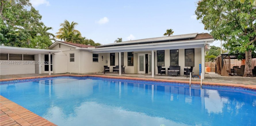 House in Plantation, Florida 4 bedrooms, 203.18 sq.m. № 2002507