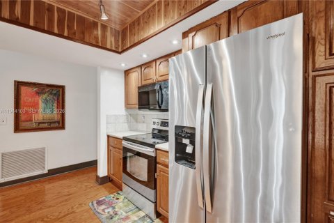 House in Plantation, Florida 4 bedrooms, 203.18 sq.m. № 2002507 - photo 11