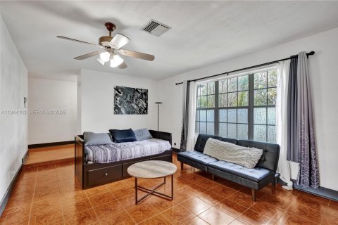 House in Plantation, Florida 4 bedrooms, 203.18 sq.m. № 2002507 - photo 15