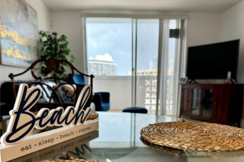 Condominio en venta en Miami Beach, Florida, 1 dormitorio, 80.36 m2 № 1779164 - foto 3